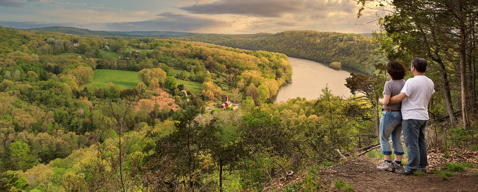 Pareja con vistas al parque estatal Lovers Leap