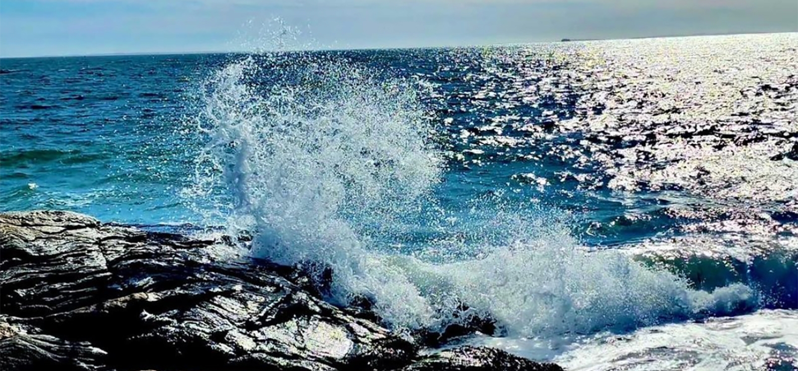 Olas rompiendo en Bluff Point State Park (Instagram@edison.productions)