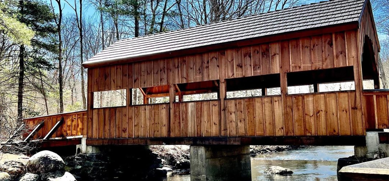 A covered bridge in winter (Instagram@edison.productions)