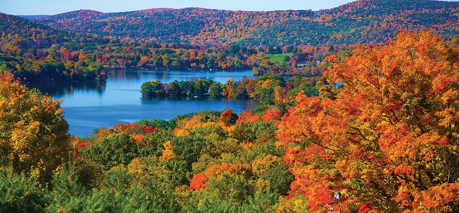 Lake Waramaug during peak foliage