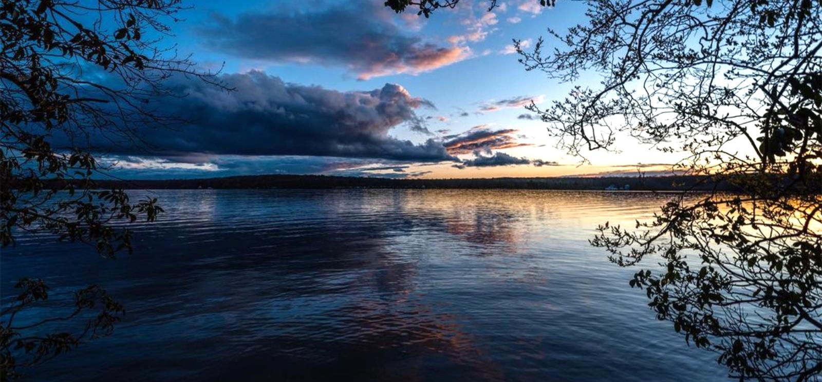 Noche en el lago Gardner (Instagram@kylescheiper)