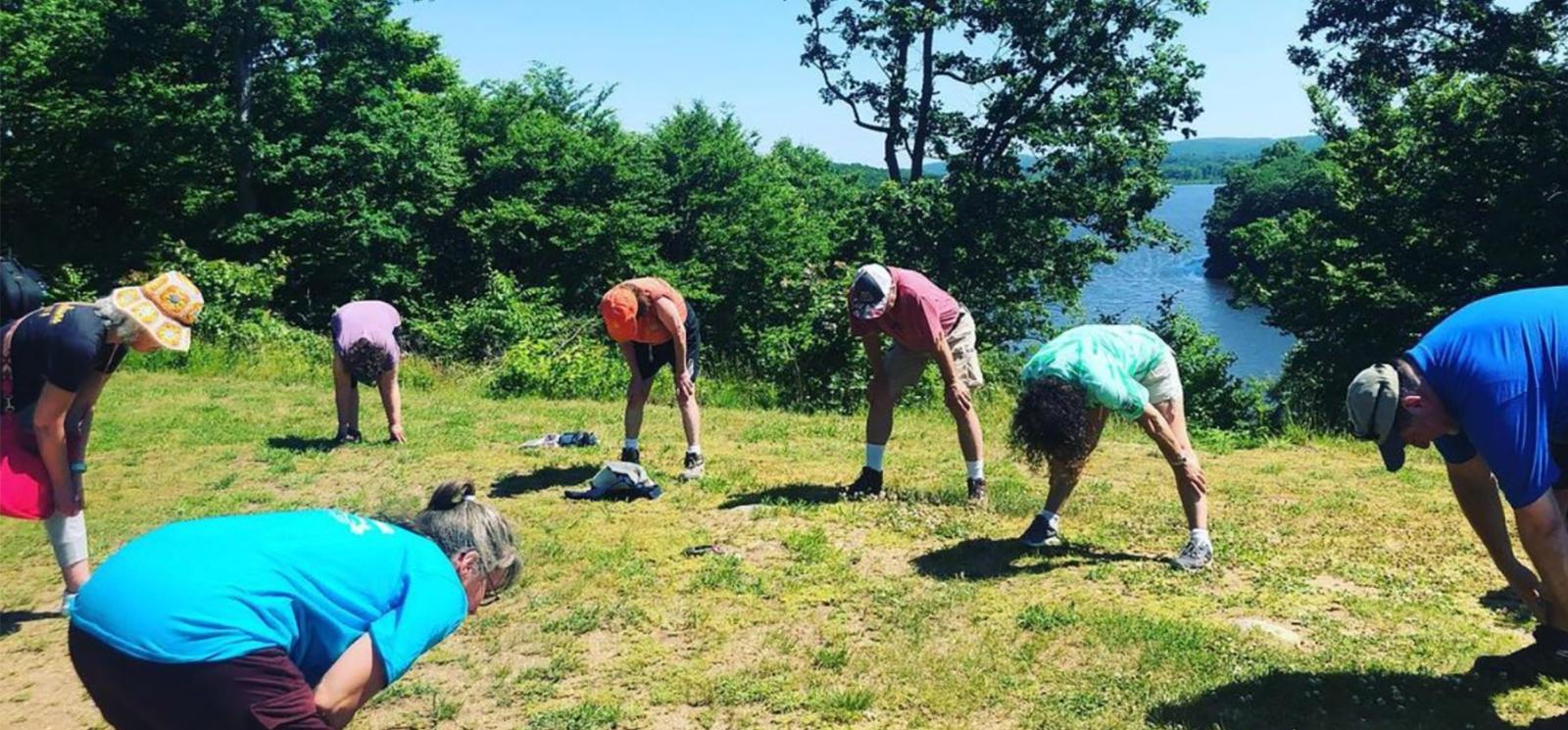 Yoga grupal en el Parque Estatal Machimoodus (Instagram@ada_gabancho)