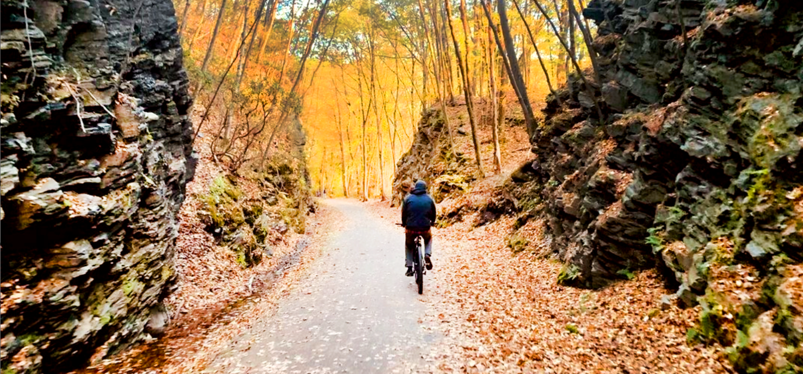 Paseo en bicicleta de otoño en Bolton Notch