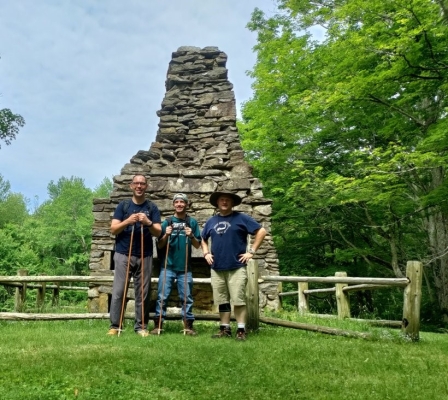 friends enjoying the STL hiking challenge