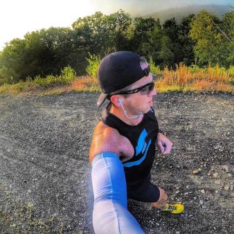 TriAthlete running (Instagram@runfree_trihard)
