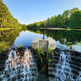 Waterfall spilling over at Chatfield Hollow State Park (Instagram@picture_pages)