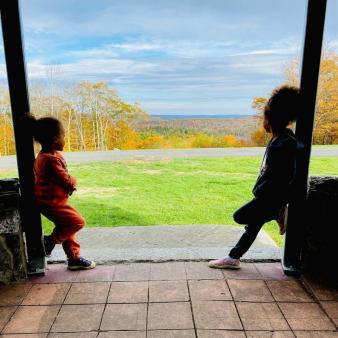 Two children leaning in front of nice fall landscape view (Instagram@tjuslivin)