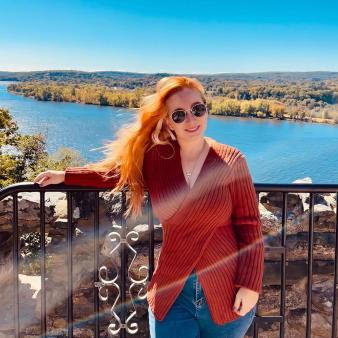 Woman standing overlook of Gillette Castle and river (Instagram@carol_fpinheiro)