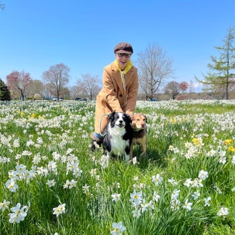 Woman with dogs on grounds at Harkness Memorial (Instagram@meloraanne)