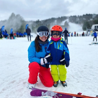 A mom and kid going skiing (Instagram@mohawkmtn)