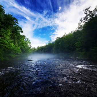 Niebla que sale del río en Peoples State Forest (Instagram@skamaniasteel)