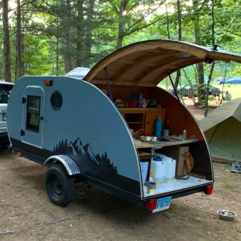 A camper in the woods (Instagram@clinton.miller.129)