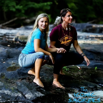 Two women holding hands on a rock in the river (Instagram@hotvle22)