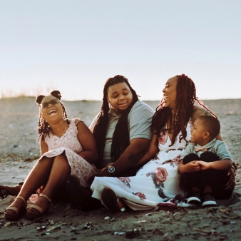 Family portrait at sunset at Silver Sands State Park (Instagram@alexusjphotography)