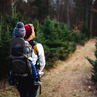 Mom hiking through forest with son in carrier (Instagram@friendsofpachaugforest)