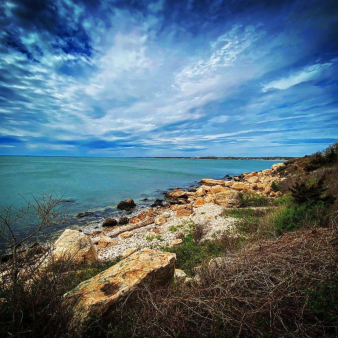 Shoreline shot along Bluff Point State Park (Instagram@photos-by-jess)