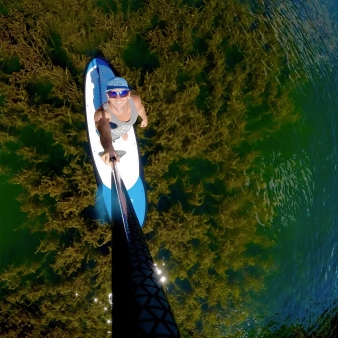 Man taking selfie on paddleboard in Squantz Pond (Instagram@soulpaddlene)