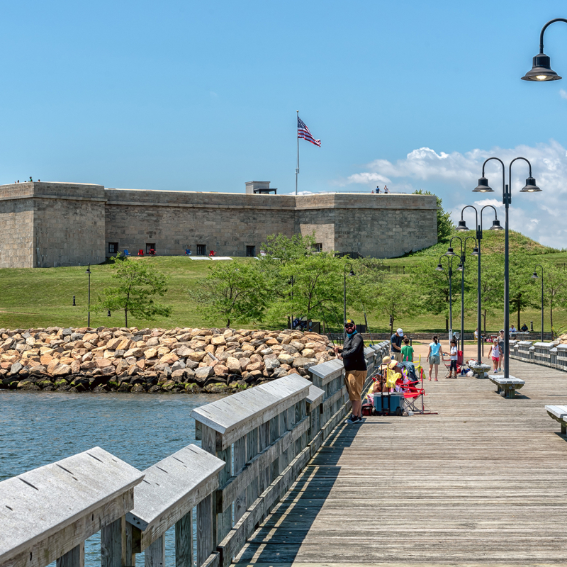 Muelle de Fort Trumbull con gente paseando (Flickr)