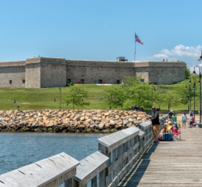 Muelle de Fort Trumbull con gente paseando (Flickr)