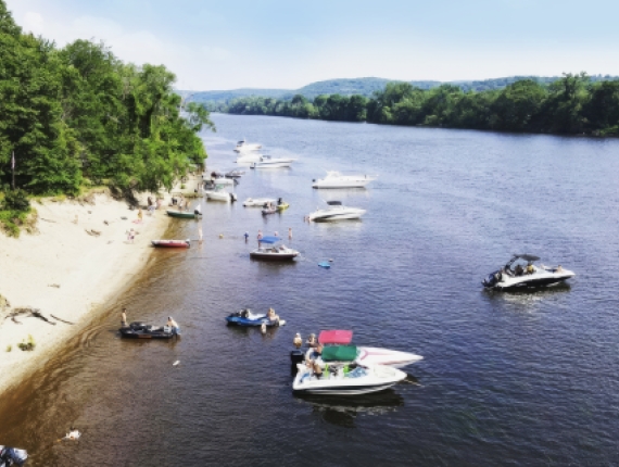 Aerial view of boats lined up at Haddam Island (IG@jwilcox_65)